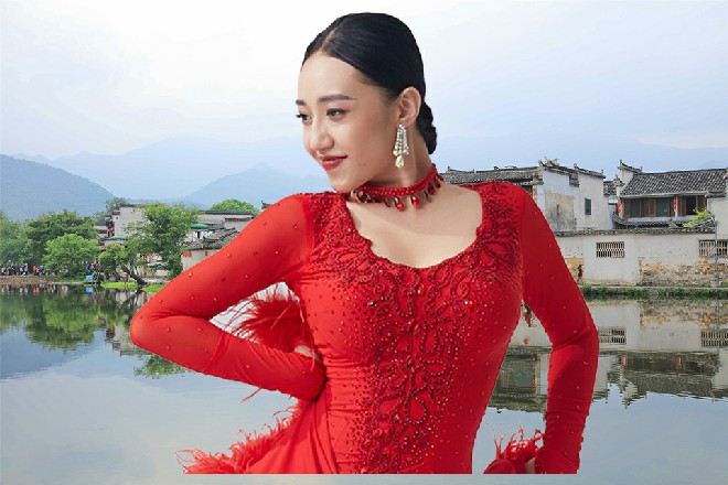 伊轩忍不住惊讶地问道：不是说，峨眉山上只有素菜么