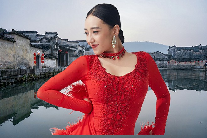 一道大面积的剑浪，真的如同波浪一般，向着红色妖姬扑面而来