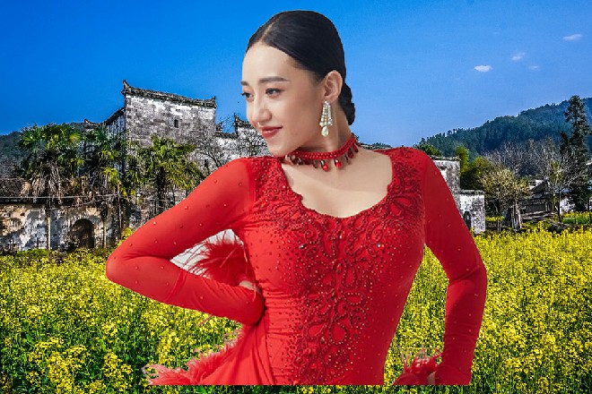 奥拉的斧子在空中崩出冰屑，明显连苏曼s的手掌都没能砍坏