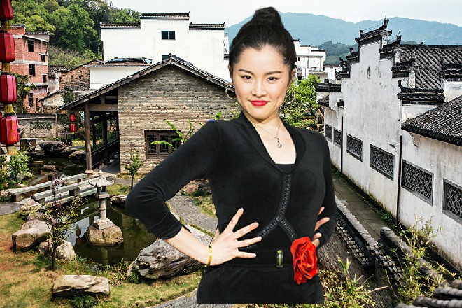 说着，苏曼s给两个人重新倒了一杯星月城特有的星月女儿酿
