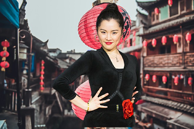 容小薰要疯了，慌忙站了起来，你看你看，他裤子没有脱