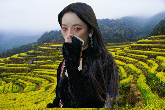苏曼s忍住了自己的不该有的想法，专心致志地抬头更换灯泡