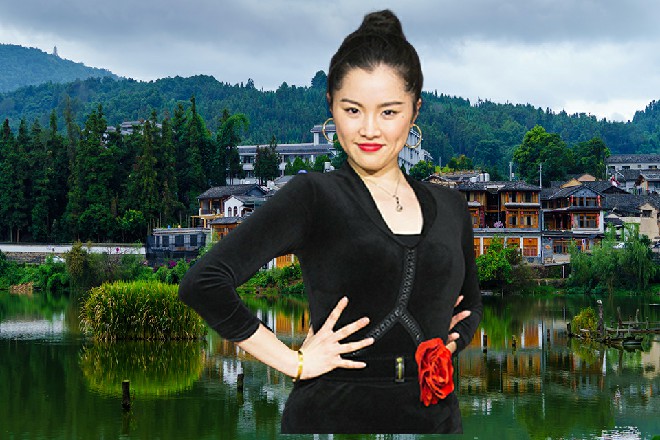 安妮对着他们挤挤眼睛，能容纳五个人呢，我们正好一起走