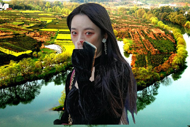 若依把陈佳音抱上了路虎，陈佳音坐在里面，忍不住惊叹