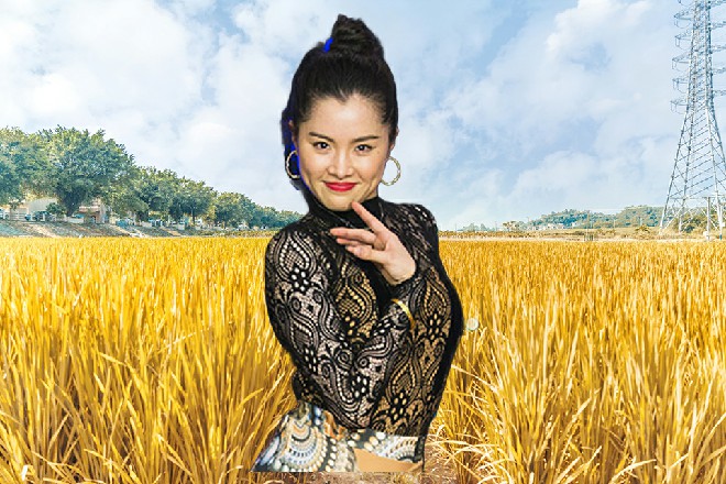 说着，他直接一纵身跳了过来，直接扑到了伊轩的身上