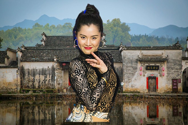 当红色妖姬重新睁开眼睛的时候，他发现面前的场景已经变了