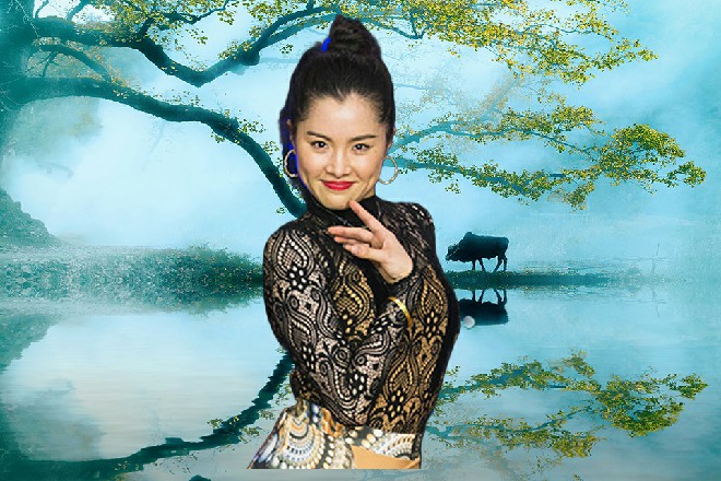 旁边一个保镖点点头，立刻上前一步，容小姐，得罪了