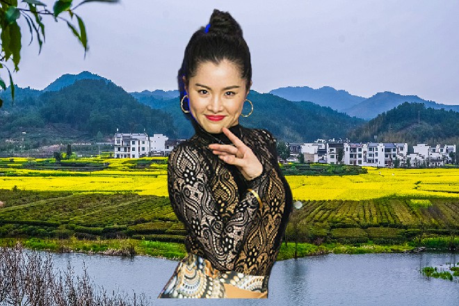 若依在她耳边大喊一声，这才把她的三魂七魄给喊了回来