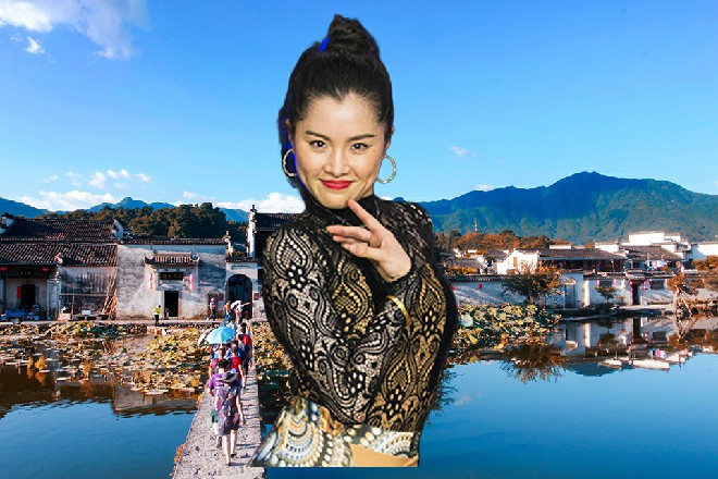 每一枚碎块撞在结界上的时候，都会炸出黑色的火浪