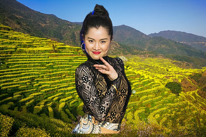 伊轩说着，点亮了大屏幕，上面一个大大的F挂在上面