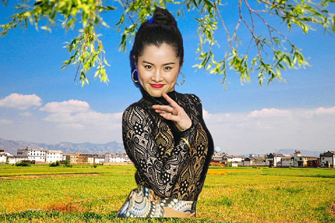诺曦S迈动脚步，慢慢走出丛林，站在了一个山崖之前