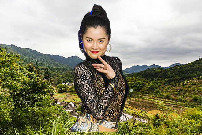 旅行袋是防水布料，里面的钱不会进水，这个倒是很方便