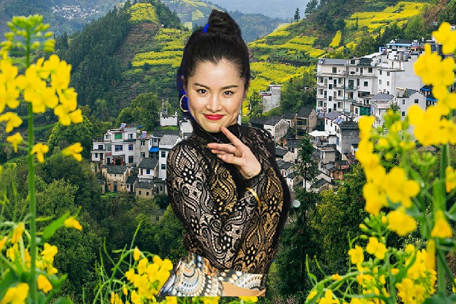 偃月刀直接崩碎，后面一栋房子也被打碎，成了废墟