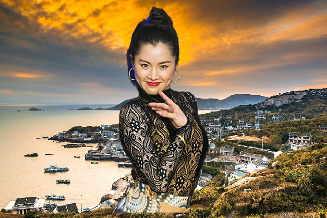 若依一巴掌拍在这金钟上，顿时发出了震耳欲聋的嗡鸣声