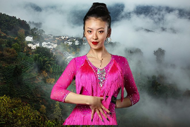 若依又一次弹开了她的攻击，然后直接吻在了她的唇上