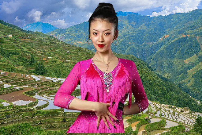 以这女人的力量，把龙面人的身体扯碎都是有可能的