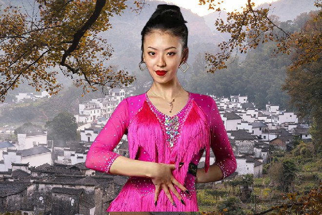 伊轩也兴奋的要命，他看着黑色的红旗车，两眼就发亮