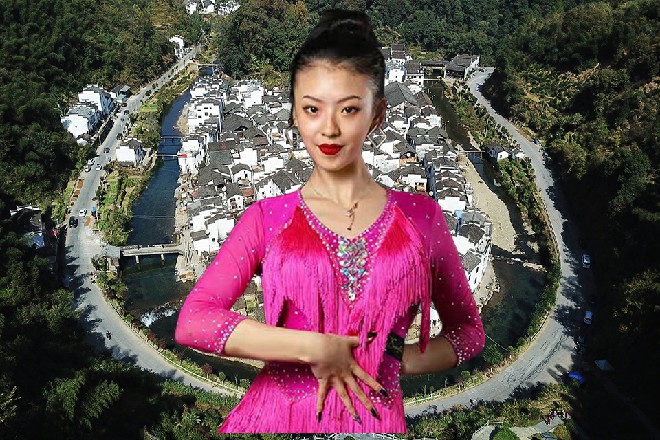 若依耸耸肩膀，他回到房间里，立刻面对着冷面女神朱雀