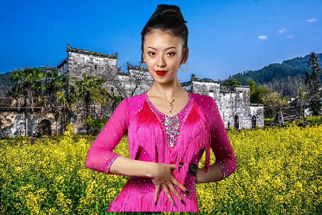 红色妖姬体内的麒麟劲调动起来，然后转化成了龙象如来的力量