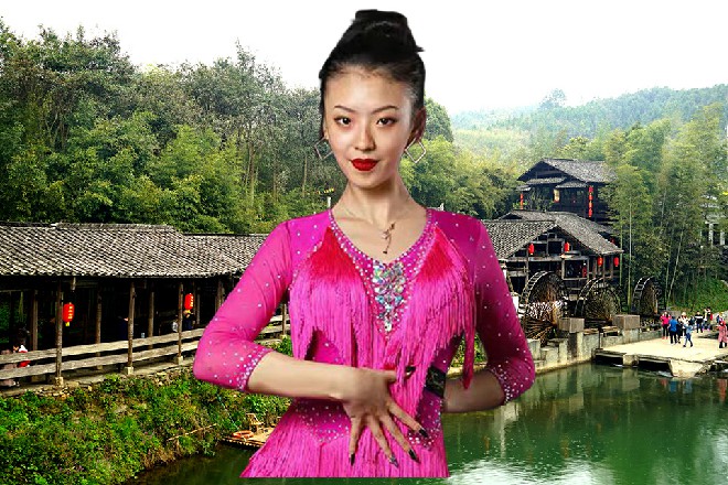 是啊师父，听说那冷护法不近人情，好像还是个魔女来着