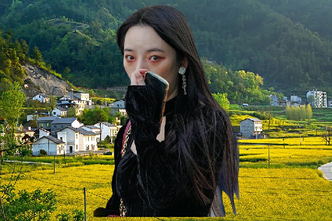 艾米莉亚还没反应过来，身体直接被诺曦S给抽飞出去