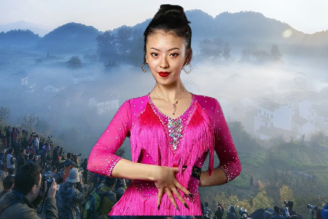 苏曼s说着，一只手继续贴在孕妇的肚子上，然后闭上了眼睛
