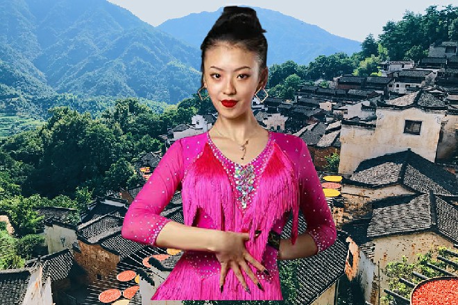 那银甲战士点点头，直接伸出手，从腰间抽出了镀银长剑