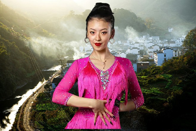 苏曼s直接抓住前面这个保镖的头，然后额头狠狠撞在他的脸上
