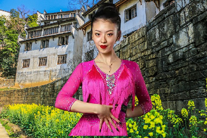 陈佳音笑了笑，这就是我们这些人的工作，总不能不演吧