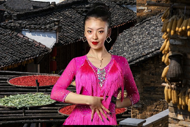 系统声音响起来，苏曼s摘掉了头盔，笑呵呵地对着多隆说道