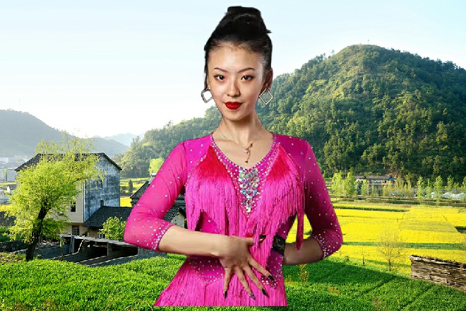 说不感动，是不可能的，若依下意识地握紧了龙娇娇的手