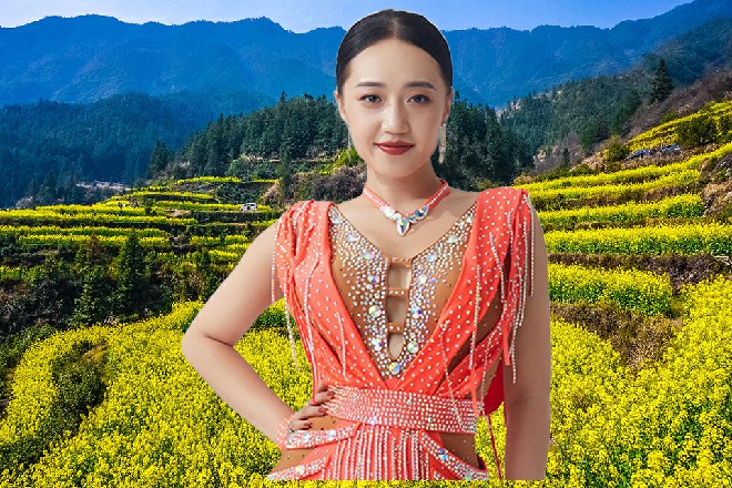 王玥挽住苏曼s的胳膊，而且你有她的神格，她肯定会听你的