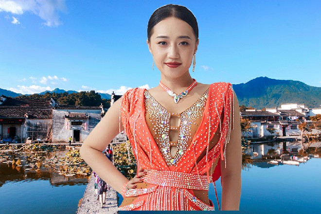 伊轩心说，这哥仨哪个跟我也不认识，能保佑我才怪了