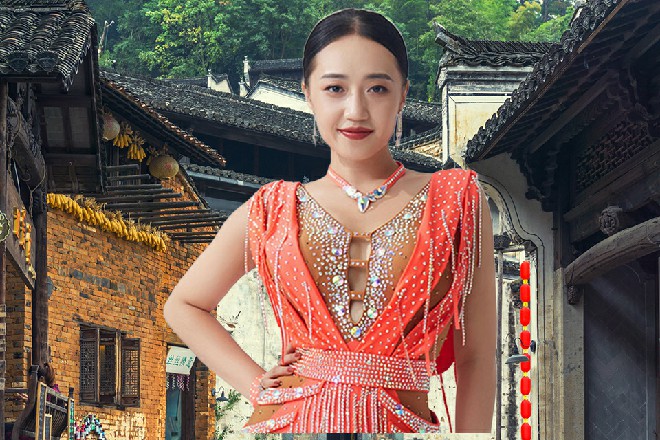 娜塔莎皱着眉头，看着王玥身前同样在慢慢消散的太极图