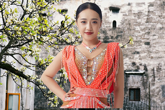 红色妖姬沉默了，尼玛，自己好像遇到了一个腹黑总裁未婚妻了