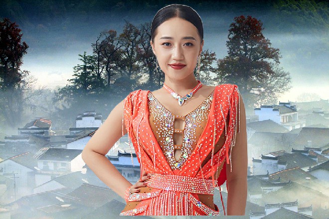 安妮一路潜到了最深的地方，面前是一个巨大的水下建筑
