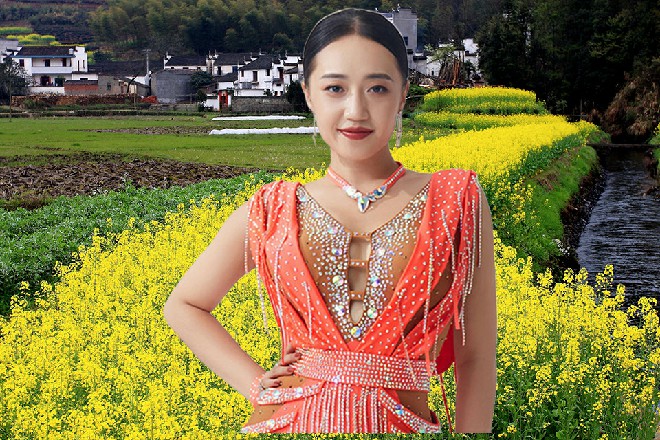 红色妖姬冷冰冰地问道：就在前一秒，你们还想着怎么处死我