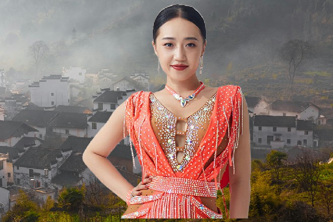 托尼也愣住了，而巨人又是一拳，砸碎了托尼的黑金刚
