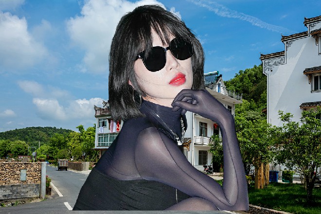 红色妖姬摇摇头，抛头露面不是我的愿望，我还是喜欢低调一点