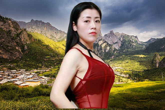 但华山剑打在他的身上，却发出当的一声，直接被弹飞