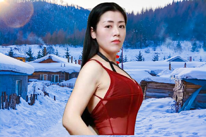 但艾伦一点都没有放松，她召唤出两把光锤，握在手中