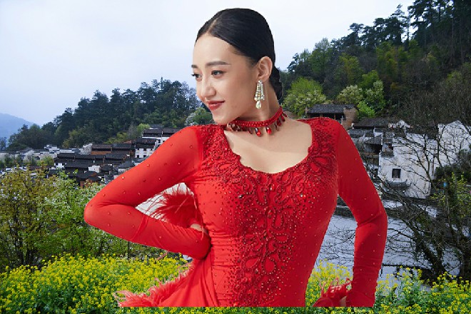 红色妖姬笑了，虽然你是武圣，但你能不能杀了我，这还是两说