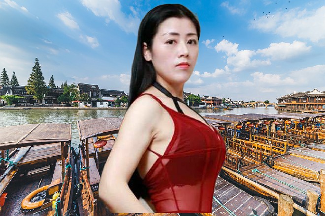 容小薰笑了笑，不过您的座位并不是在这，还请您回去坐吧