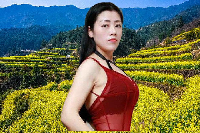 董晴笑着离开，她一转头，正好看到了朱雀转身时候的侧身