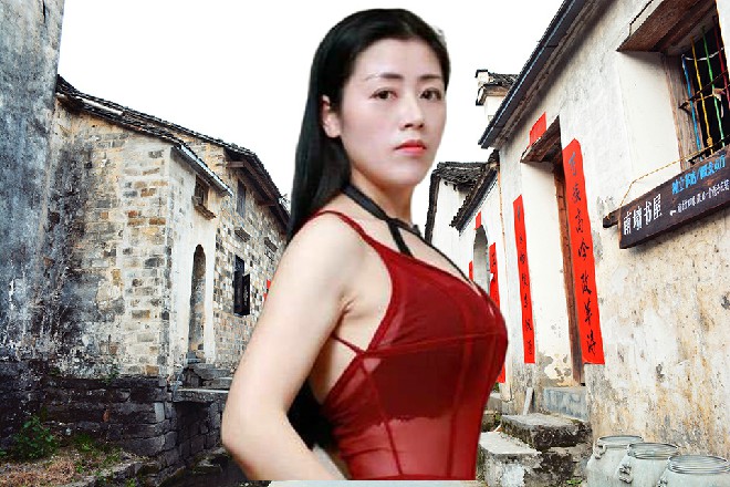 要不是他嘴巴上那抹小胡子，还真以为他是个小孩子来的