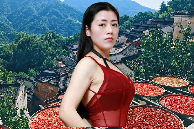 但苏曼s依然稳稳站在那里，只是身上出现了烧焦一样的黑烟
