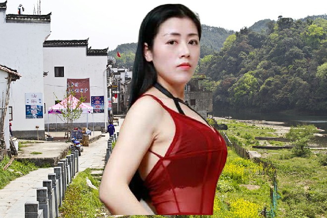 一群学冬社的人拎着砍刀冲了过来，周围的人全都吓跑了