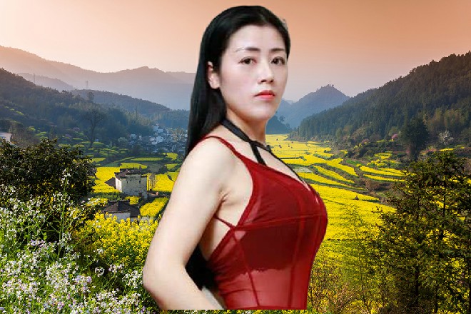 这两个女人面对面站着，漂亮的眼睛里都泛出了浓浓的敌意