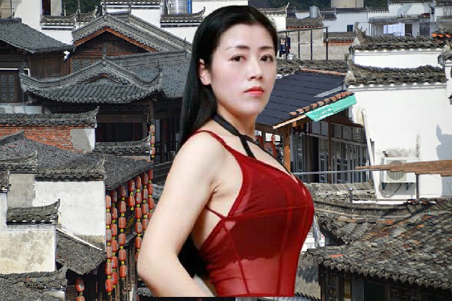 薇薇安伸手抚摸着小俊的头，只要有小俊陪在我身边就好了