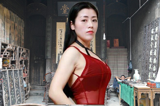 伊轩看了罗芙一眼，后者点点头，他这才迈步走了进去